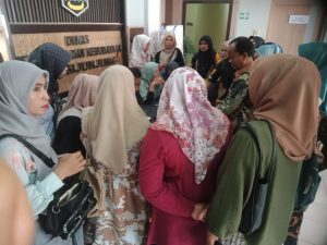 LEBIH KURANG 720 ORANG TENAGA KEPENDIDIKAN DIKABUPATEN SIJUNJUNG NASIBNYA TAK JELAS