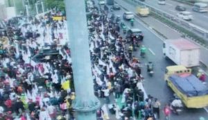Massa Demo di DPR, Lalin Jalan Gatot Subroto Arah Slipi Macet