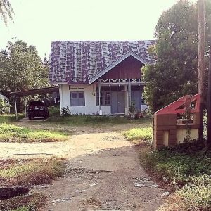 SUDAH 7 TAHUN PENSIUN, MANTAN PEJABAT DI KABUPATEN SIJUNJUNG, MASIH TINGGAL DI RUMAH DINAS.