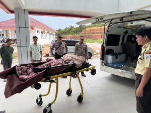 MAYAT DALAM BUS ALS SEMPAT DISEMAYAMKAN DI RSUD SEI DAREH DHARMASRAYA, HARI INI DISERAHKAN KEPADA PIHAK KELUARGA.