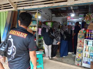 MENCEGAH PEREDARAN OBAT-OBAT KERAS DIJUAL DISARANA TANPA IZIN,   LOKA POM BERKERJASAMA DENGAN PIHAK POLRES SIJUNJUNG, ADAKAN RAZIA DI DAERAH KAMANG BARU SIJUNJUNG