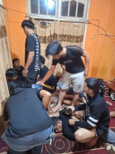 LIMA ORANG DIGEREBEK SATNARKOBA , SAAT ASYIK PESTA NARKOBA DIDAERAH MUARO SIJUNJUNG.